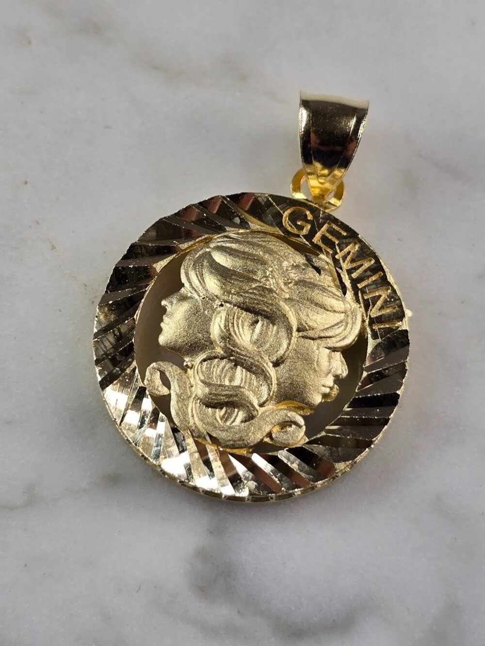 Womens Vintage Estate Gold Tone Zodiac Gemini Pendant E2383